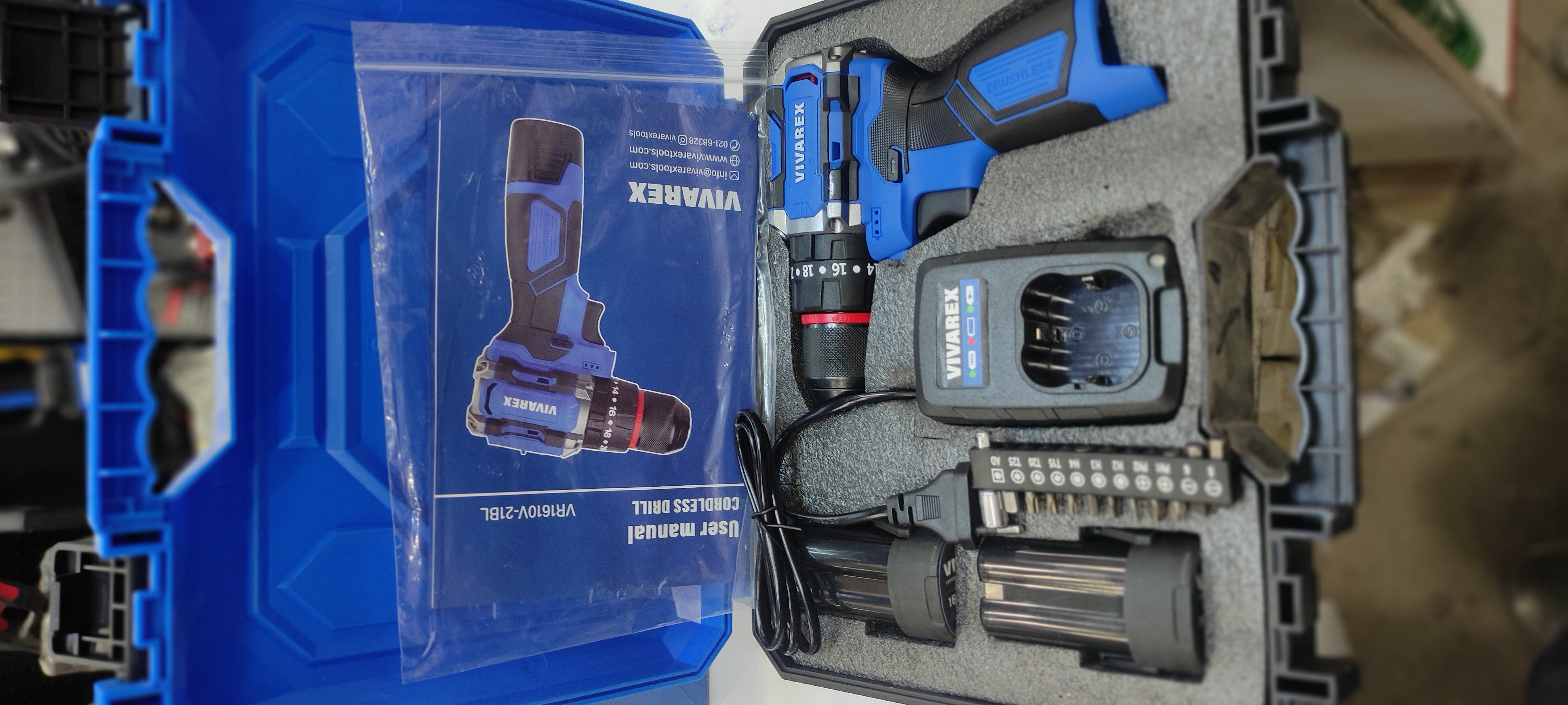 دریل پیچ گوشتی چکشی براشلس شارژی 10 میلی متری 16 ولت ویوارکس مدل 1610V-21BL